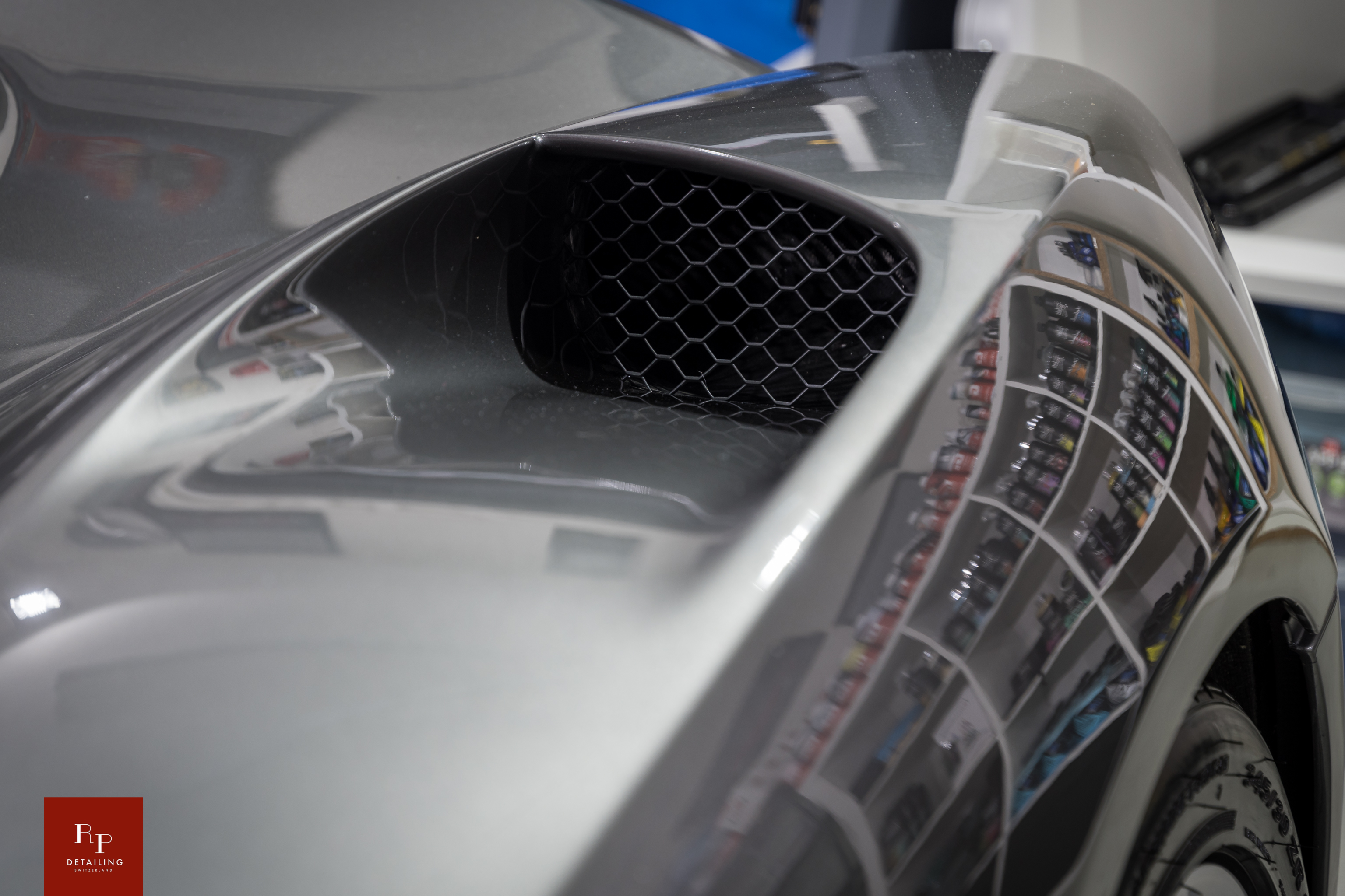 Ferrari LaFerrari Aperta finition detailing