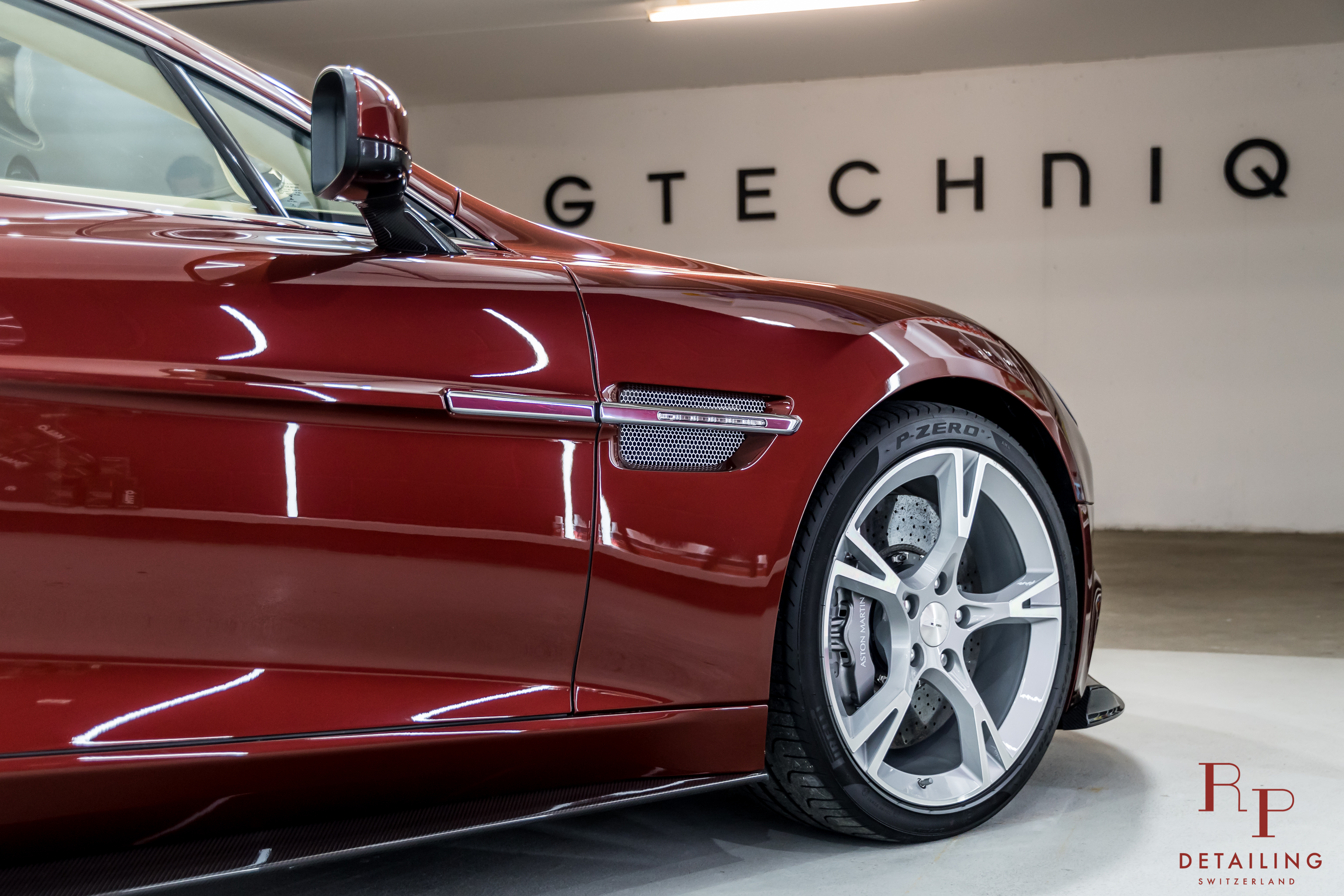 Aston%20Martin%20Vanquish%20S%20RP%2018.