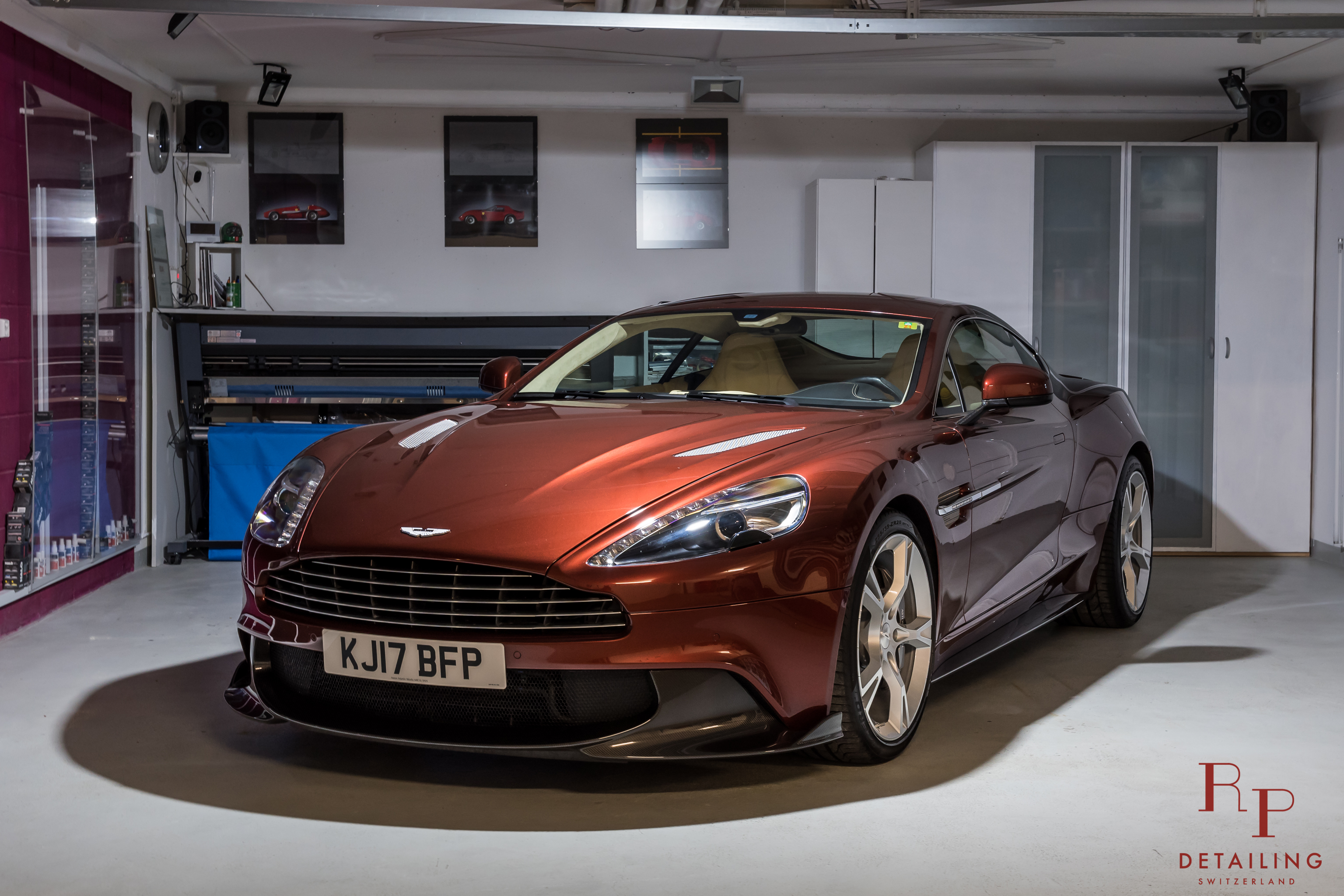 Aston%20Martin%20Vanquish%20S%20RP%2019.