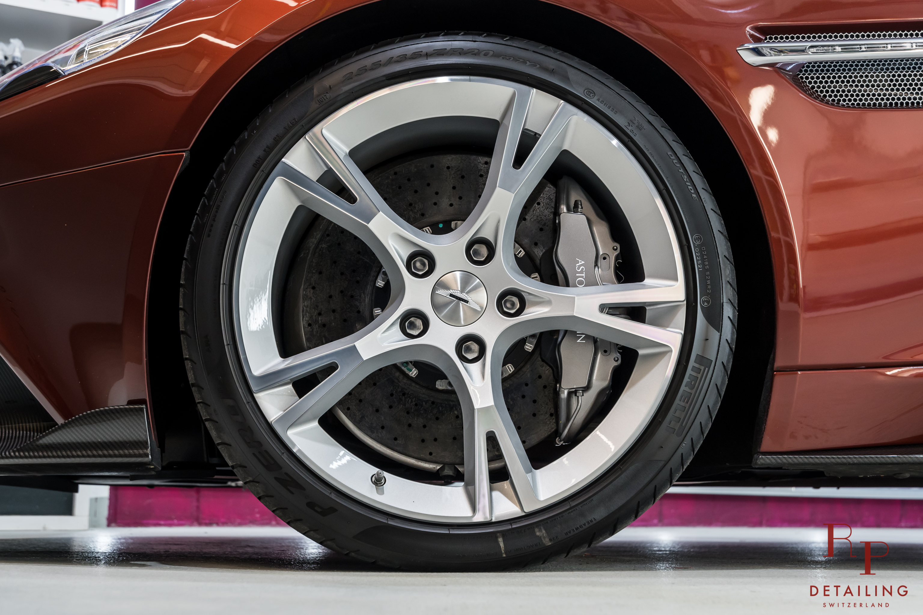 Aston%20Martin%20Vanquish%20S%20RP%204.j